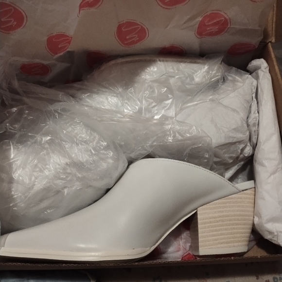 Matisse Cammy  elegant off white mule  size 6.5M women new - Picture 2 of 16
